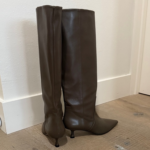 Stuart Weitzman Naomi 50 knee high leather boots. Size 9. Color is Grey-Brown - Picture 7 of 10